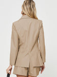Blazer Lapel collar, button fastening at front, twin front pockets, split back Non-stretch material, fully lined 
