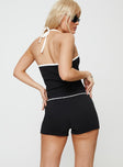 Bike shorts Slim fitting, high waisted, elasticated waistband, contrast detail under waistband, ribbed material