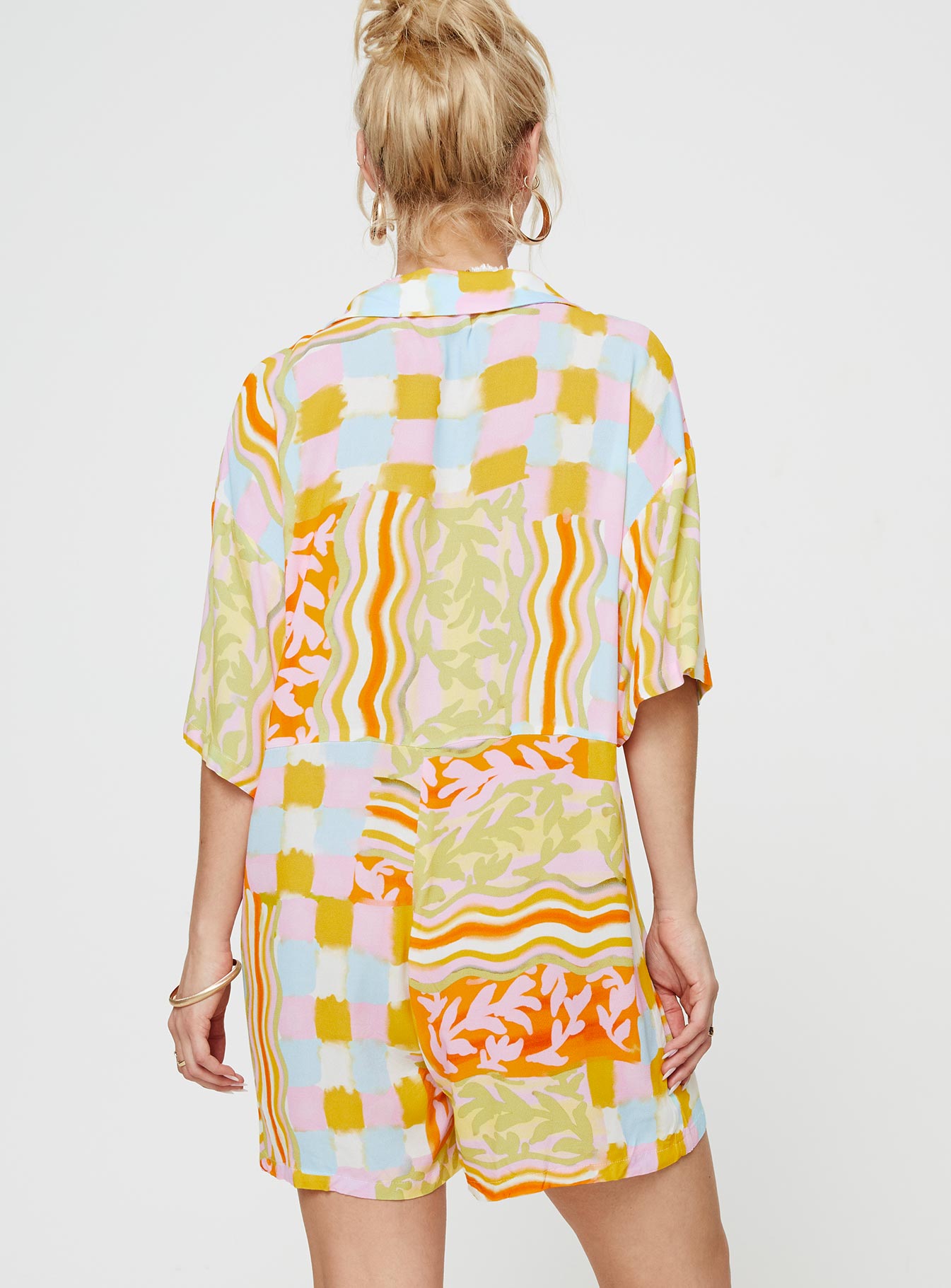 Graphic print romper Classic collar, button fastening at front