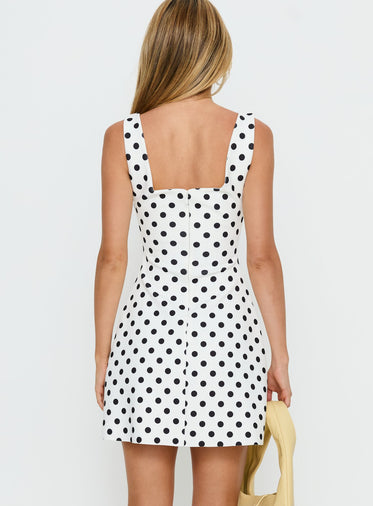 Page 2 for Shop White Dresses | Mini, Midi & Maxi Dresses |