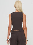 Top Fixed straps, scooped neckline, button fastening at front Non-stretch material, fully lined 
