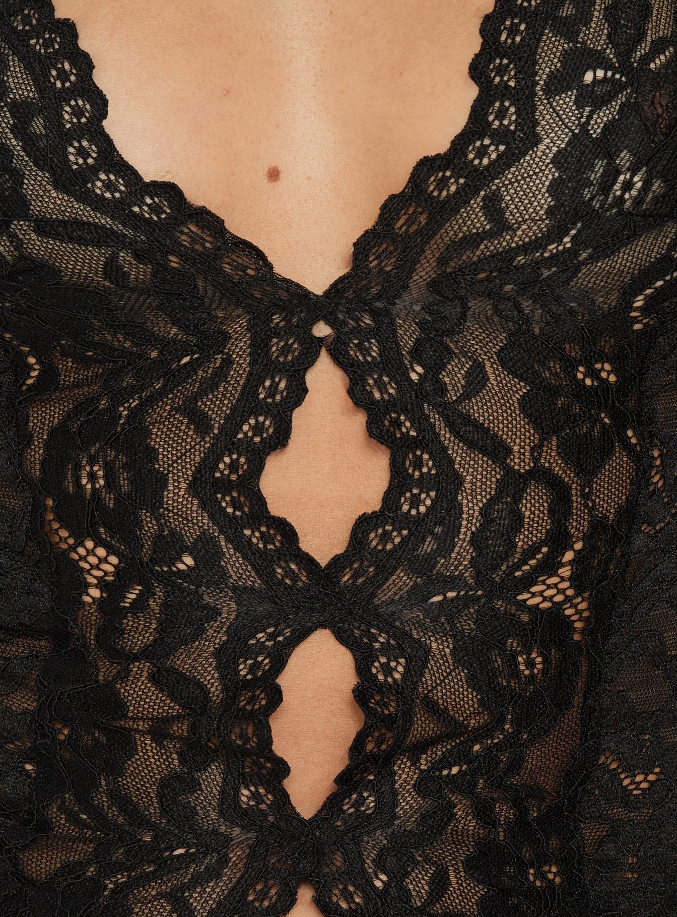 Gracielah Lace V Neck Top Black