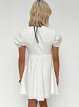 V-neck mini dress, relaxed fit Puff sleeve, ruching at waist, invisible zip fastening at side