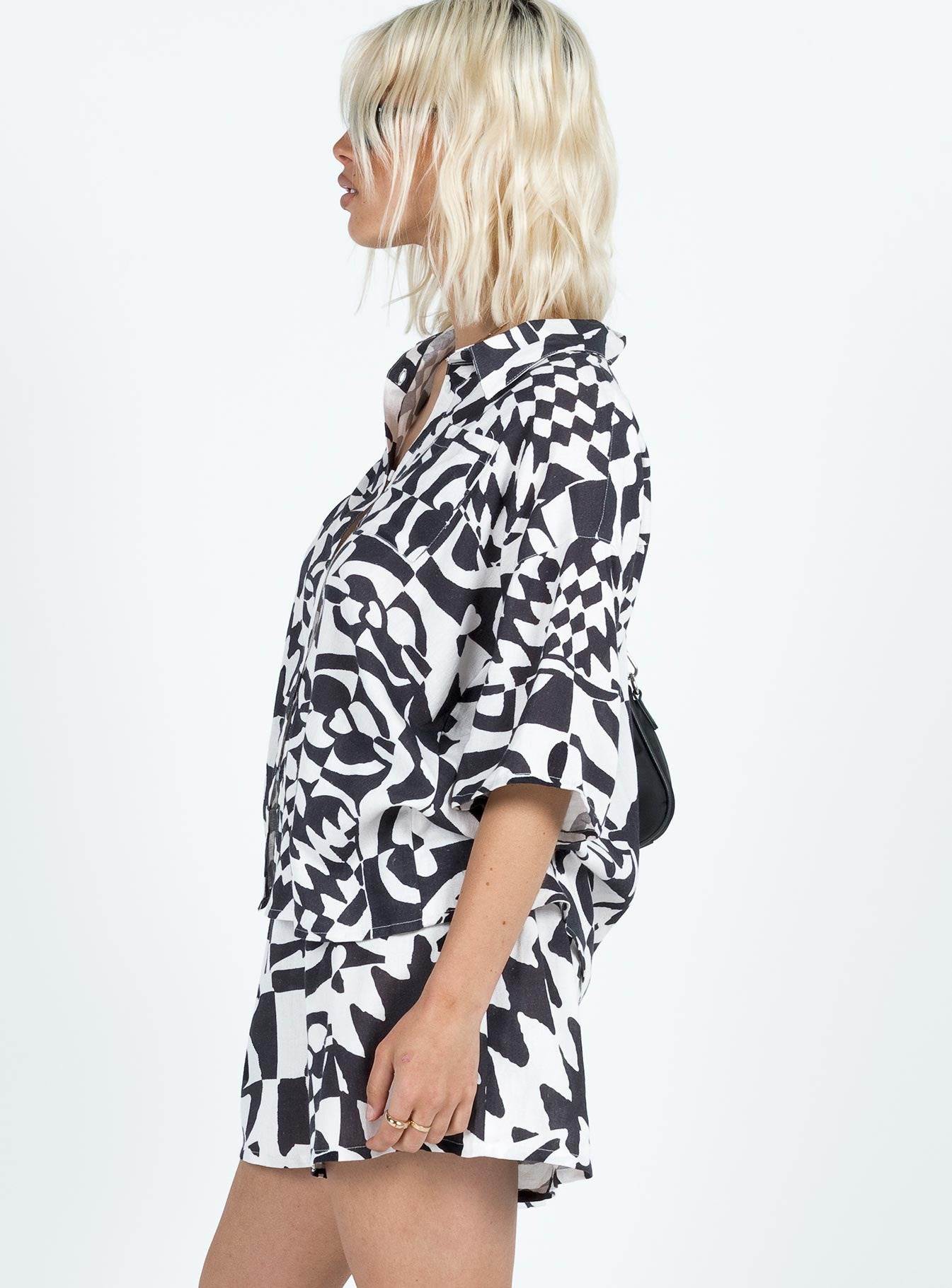 Matching checker print set, relaxed fit Button-up shirt, classic collar, button fastening at front, single chest pocket, drop shoulder High-rise shorts, elasticated waistband, drawstring with tie fastening