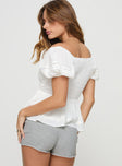 Top V neckline, puff sleeves, relaxed fit, lace detail Non-stretch material, partially lined