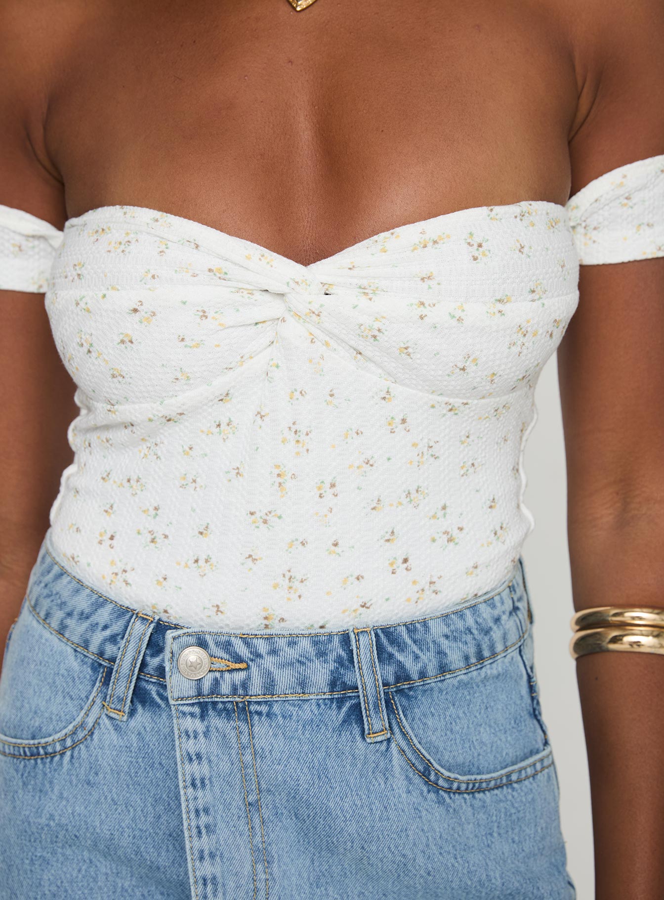 back view of model wearing Princess Polly Ezrah Bodysuit White Floral Short Sleeves Sweetheart 