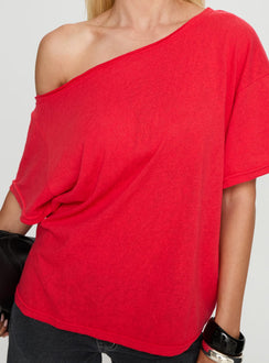 Winny Off Shoulder Tee Red