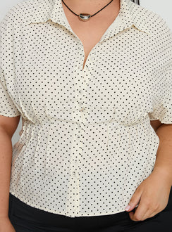 Dannica Cinched Short Sleeve Shirt Cream Polka Curve