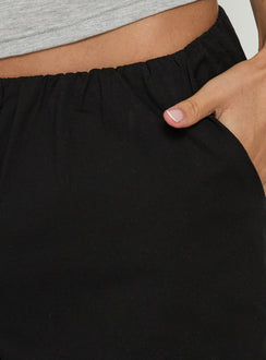 Lunea Concealed Waistband 3/4 Pant Black