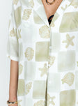 Graphic print shirt, relaxed fitting Lapel collar, button fastening at front