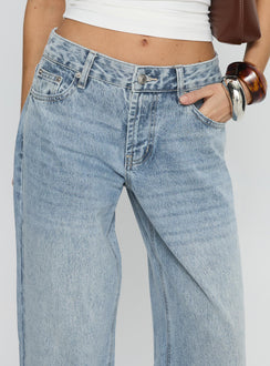 Serenitia Mid Rise Straight Leg Jeans Light Wash