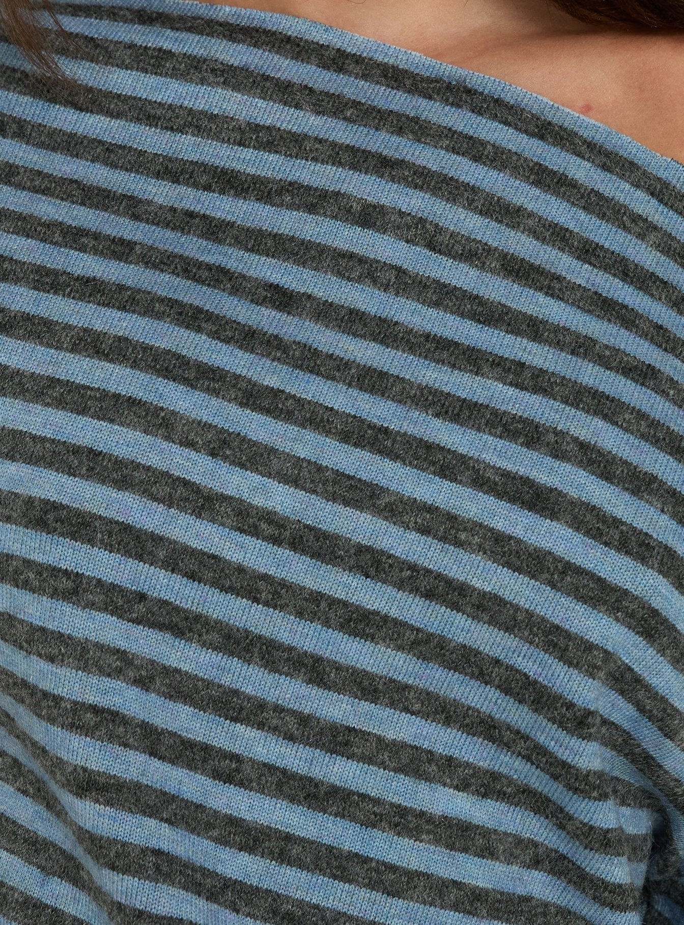 Wildlands Off Shoulder Tee Grey / Blue Stripe