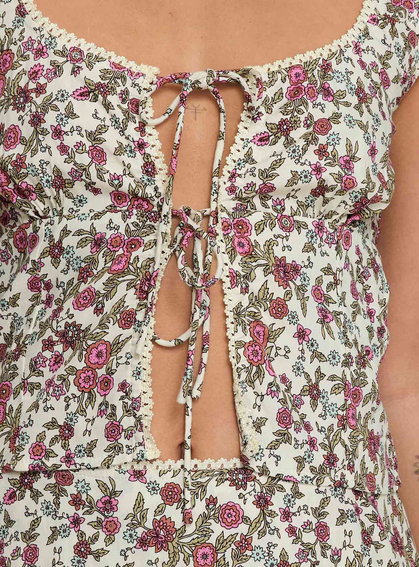 front view of model wearing Princess Polly Esau Top Multi Sleeveless Scoop Neck 