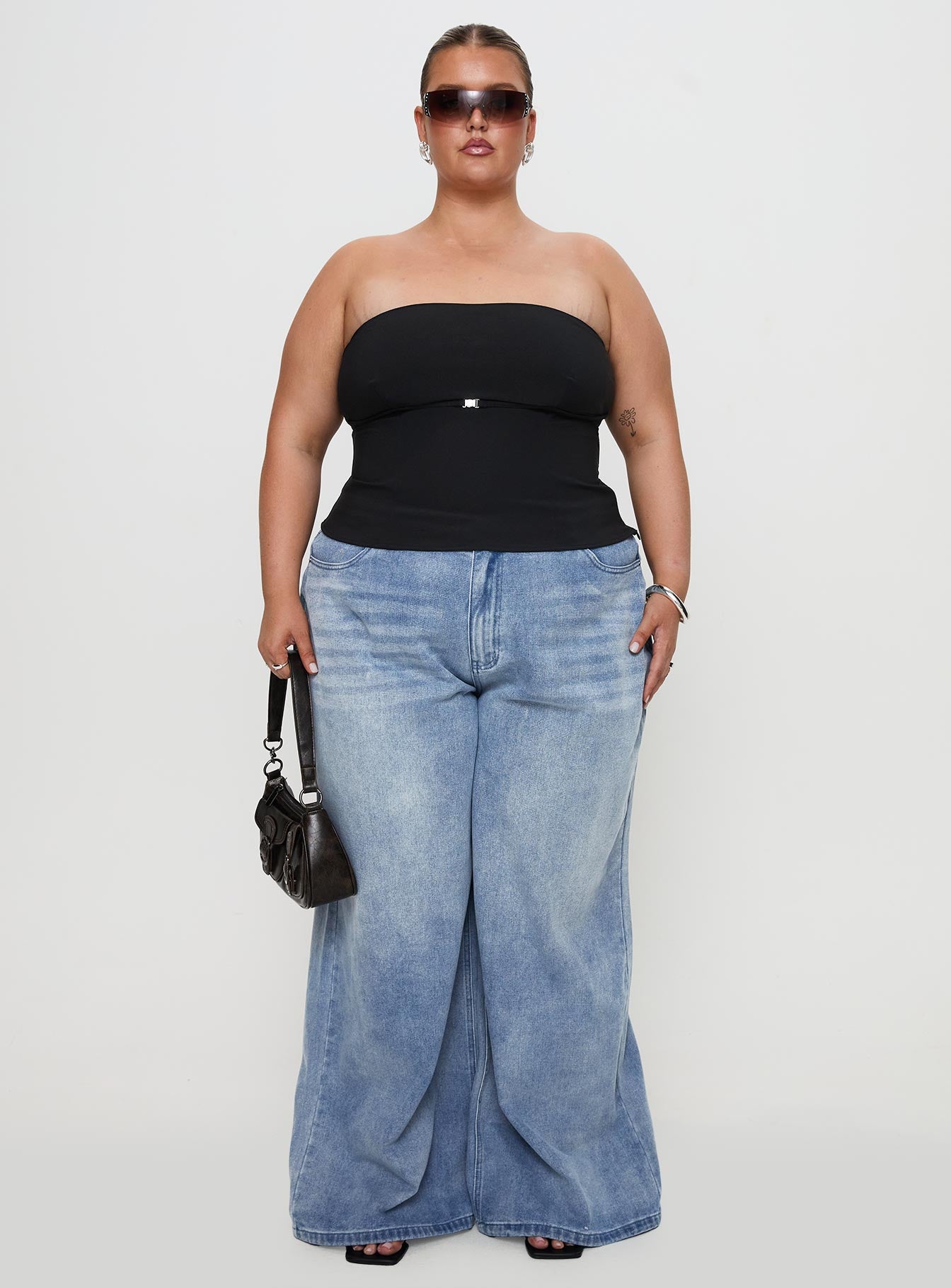 front view of model wearing Princess Polly Naylor Wide Leg Jeans Light Wash Denim Curve Mid Rise 