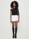 Mid rise skort Built-in shorts, split at leg, thick waistband Good stretch, unlined 