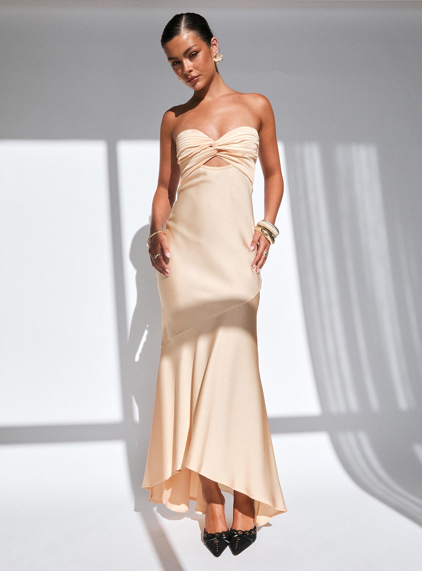 front view of model wearing Princess Polly Stand A Chance Twist Detail Maxi Dress Champagne Sweetheart Neckline 