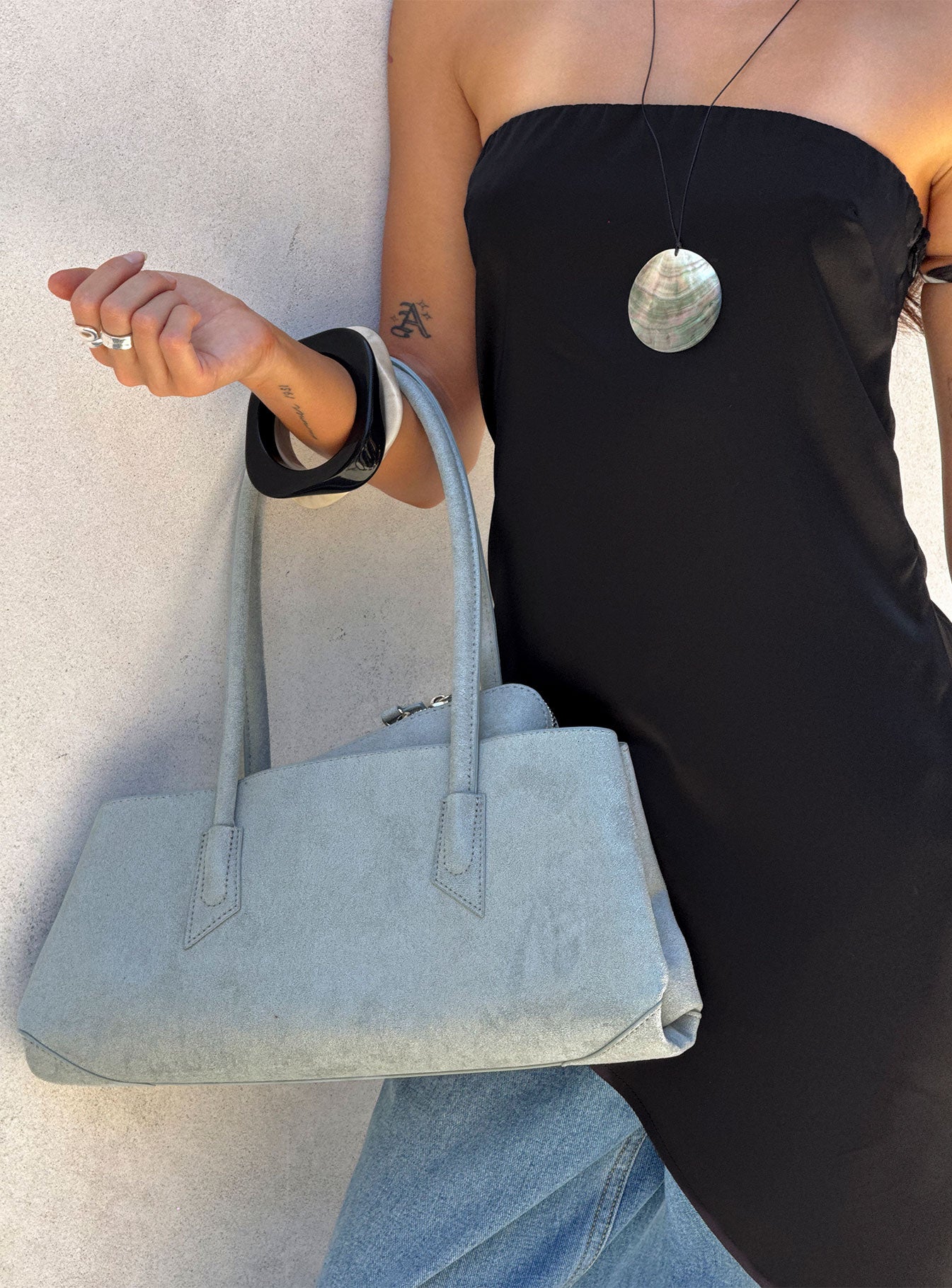 バッグ FAUX SUEDE SHOULDER BAG Hotshot Faux Suede Shoulder Bag Dusty Blue | Princess Polly