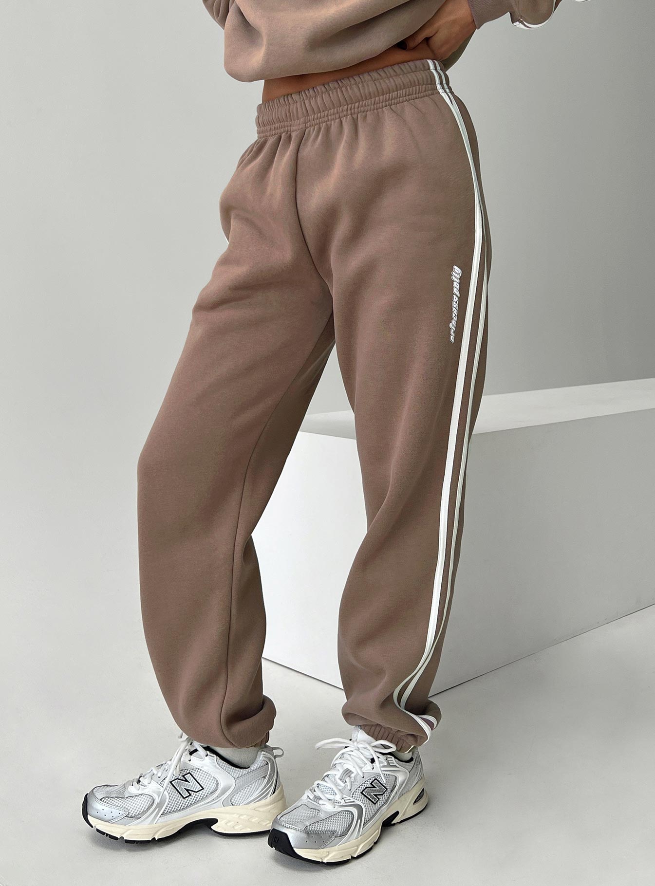 Princess polly track pants stripe taupe / white