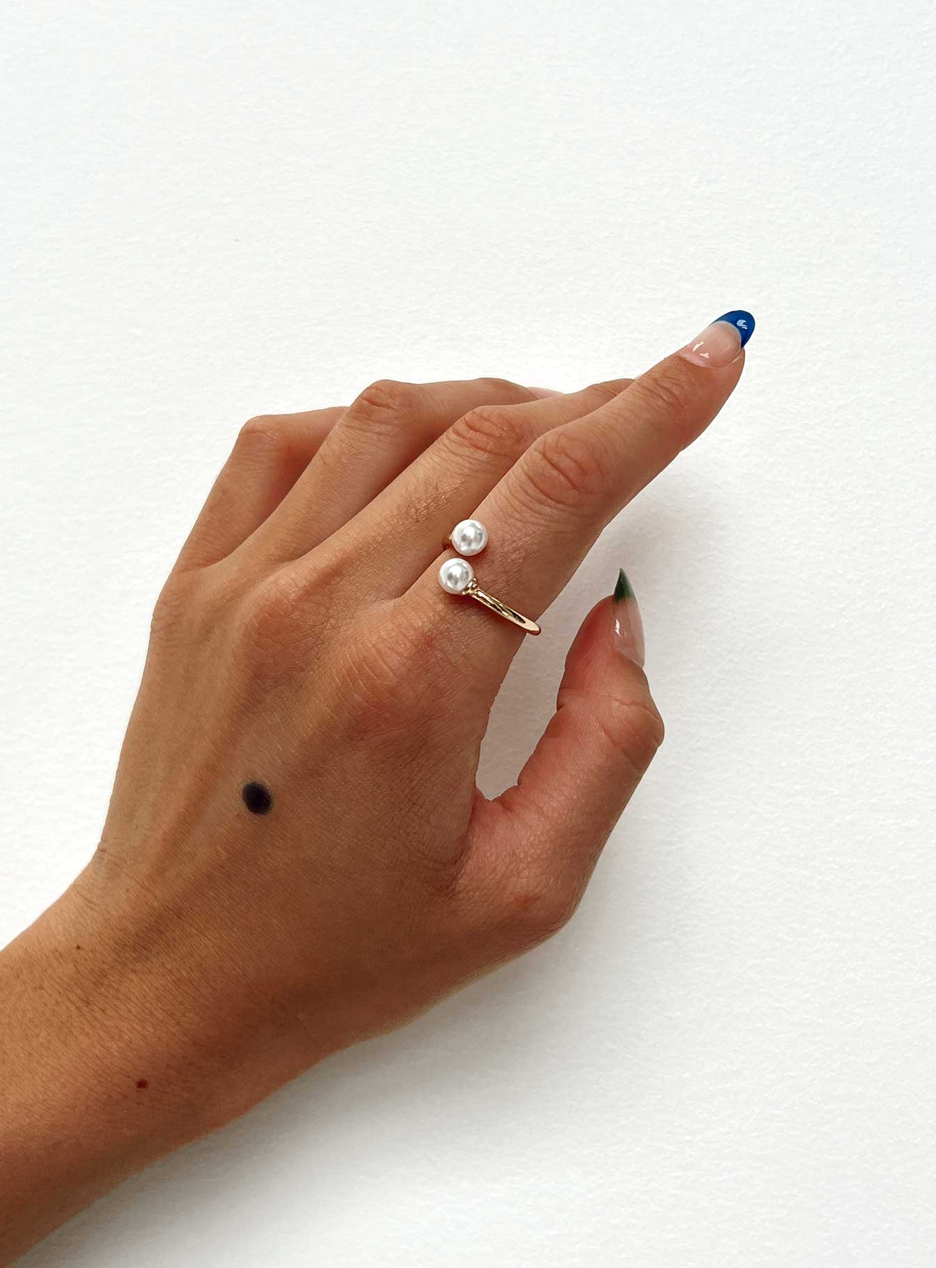 Ring Gold toned Pearl detail Lightweight