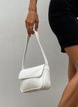 Shoulder bag  65% PU 35% polyester Faux patent leather  Shoulder strap  Magnetic button fastening  Flat base 