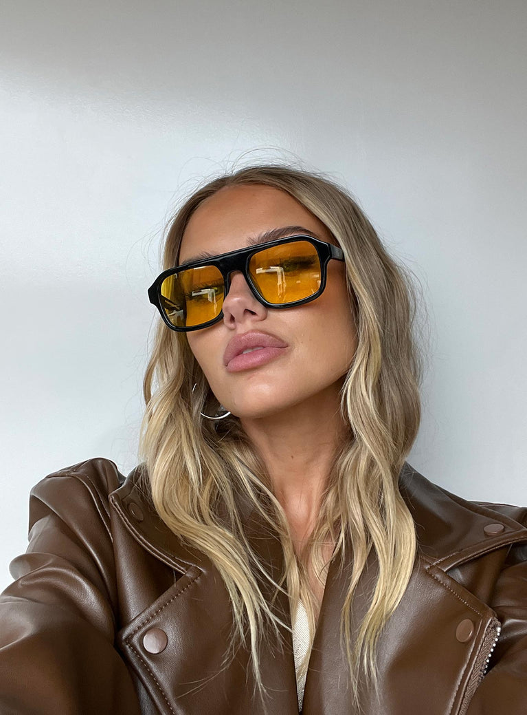 Sunglasses Plastic frame Moulded nose bridge Yellow tinted lenses