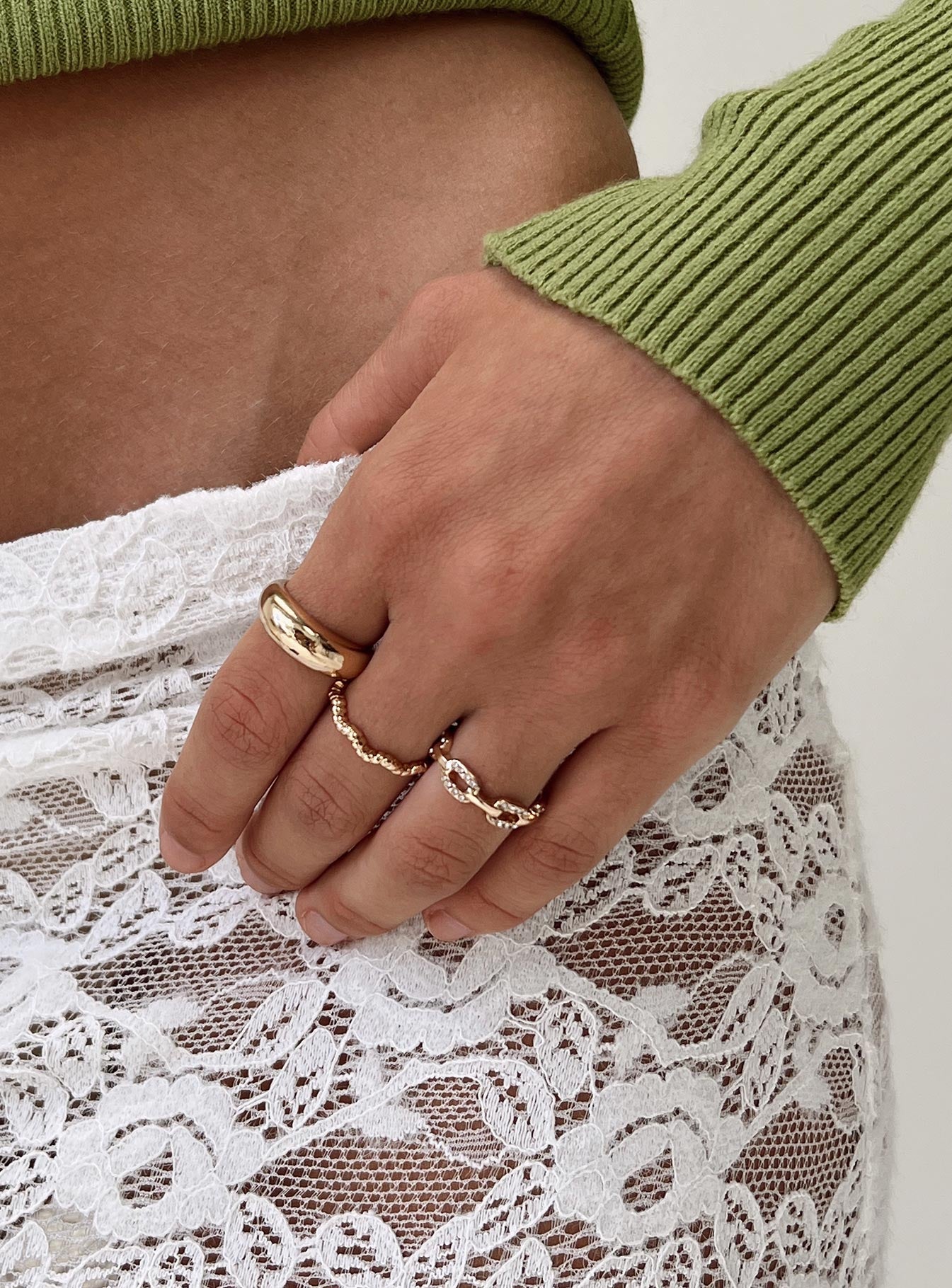 Ring set Pack of three Gold toned Varied bands