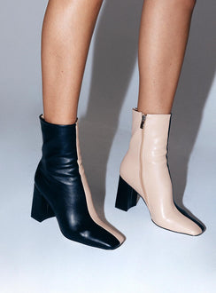 Two Sided Story Boots Black and Cream