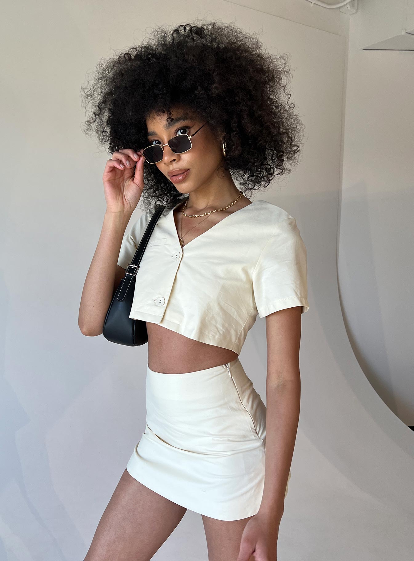 Matching set  100% cotton  Cropped shirt  V neckline Button front fastening  Faux chest pocket  Mini skirt  Side slits  Invisible zip fastening 