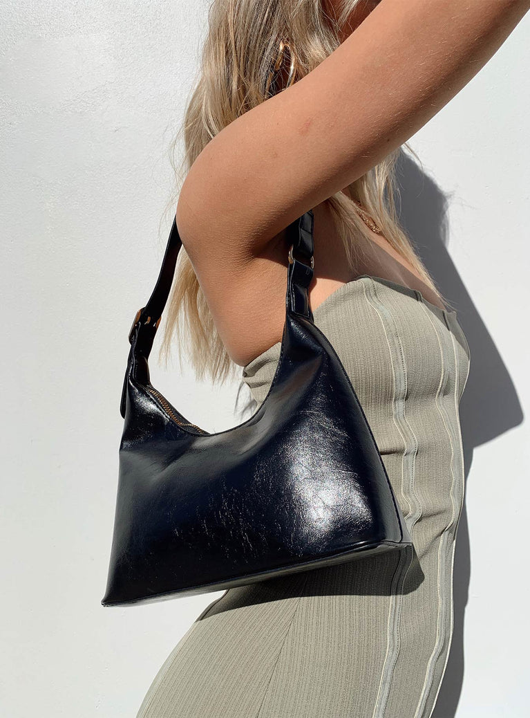 What does everyone think about the By Far Amber bag? : r/handbags