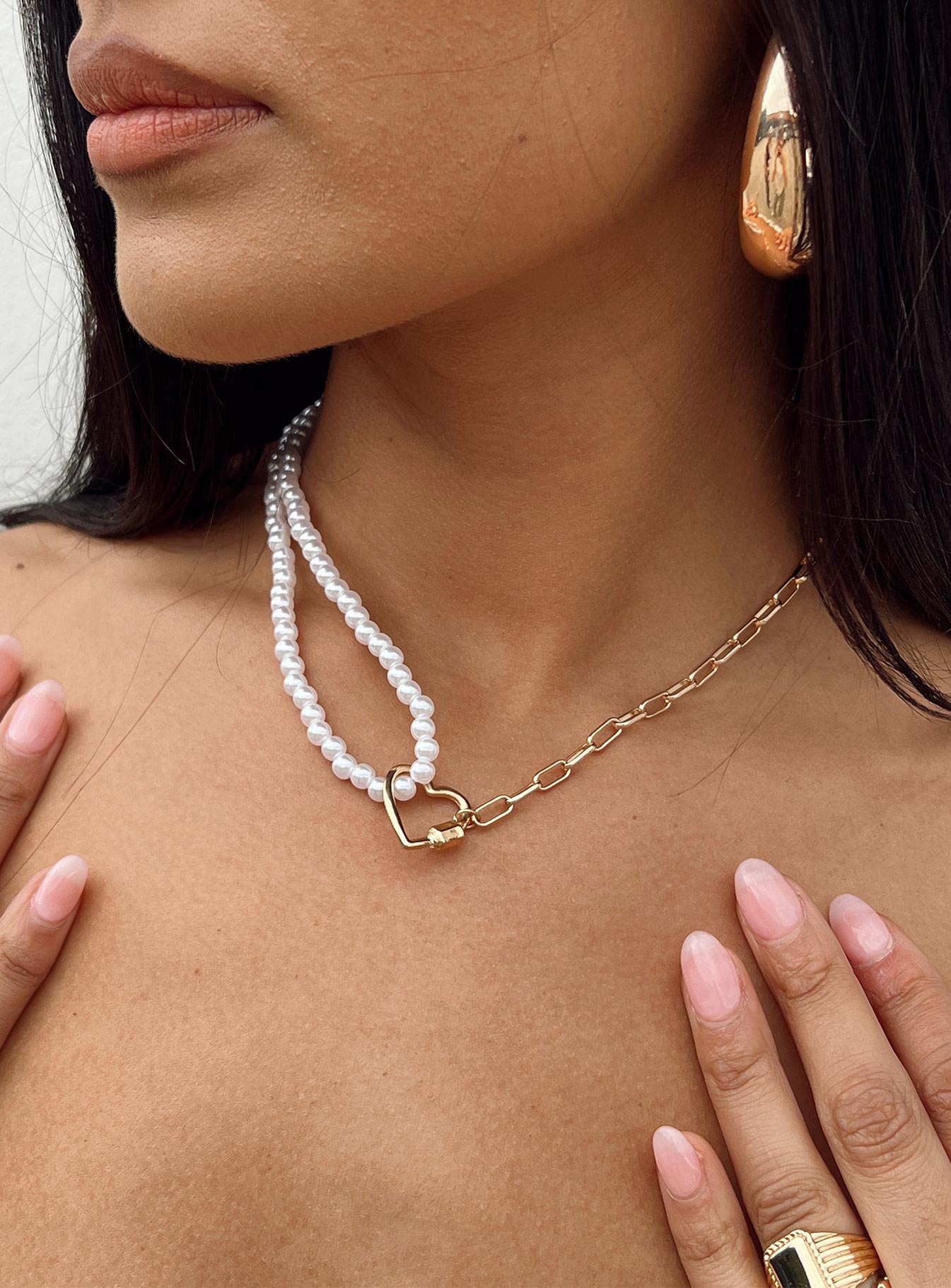 Necklace Gold-toned  Pearl detailing Lobster clasp fastening