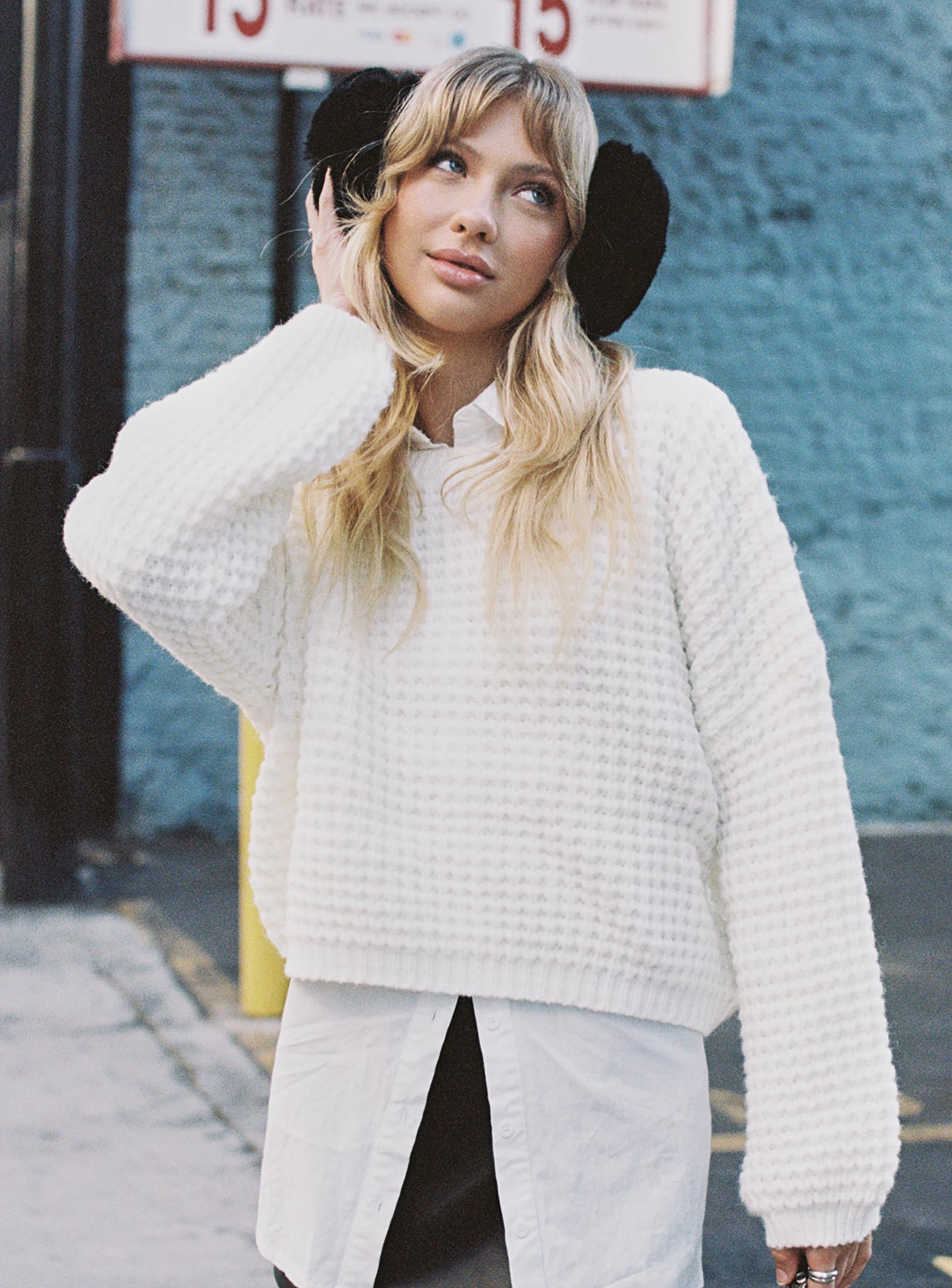 Calvary sweater white