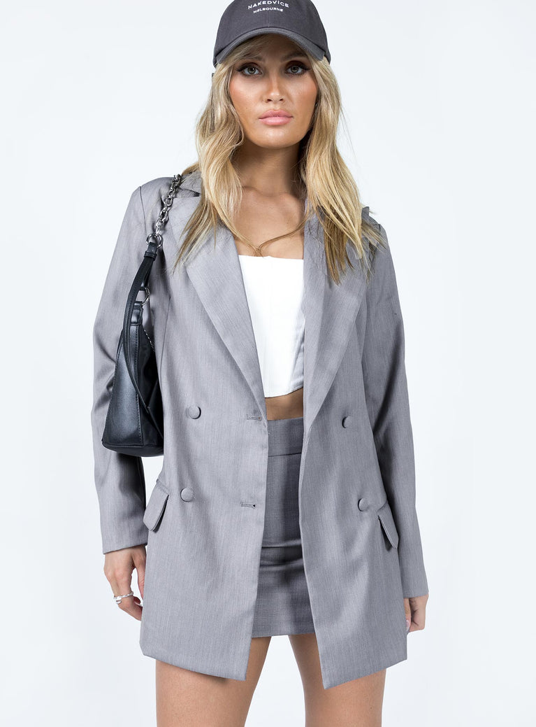 Blazer Oversized fit  Main fabric: 80% polyester 20% rayon Lining: 100% polyester Lapel collar  Button front fastening  Twin front pockets  Unlined 