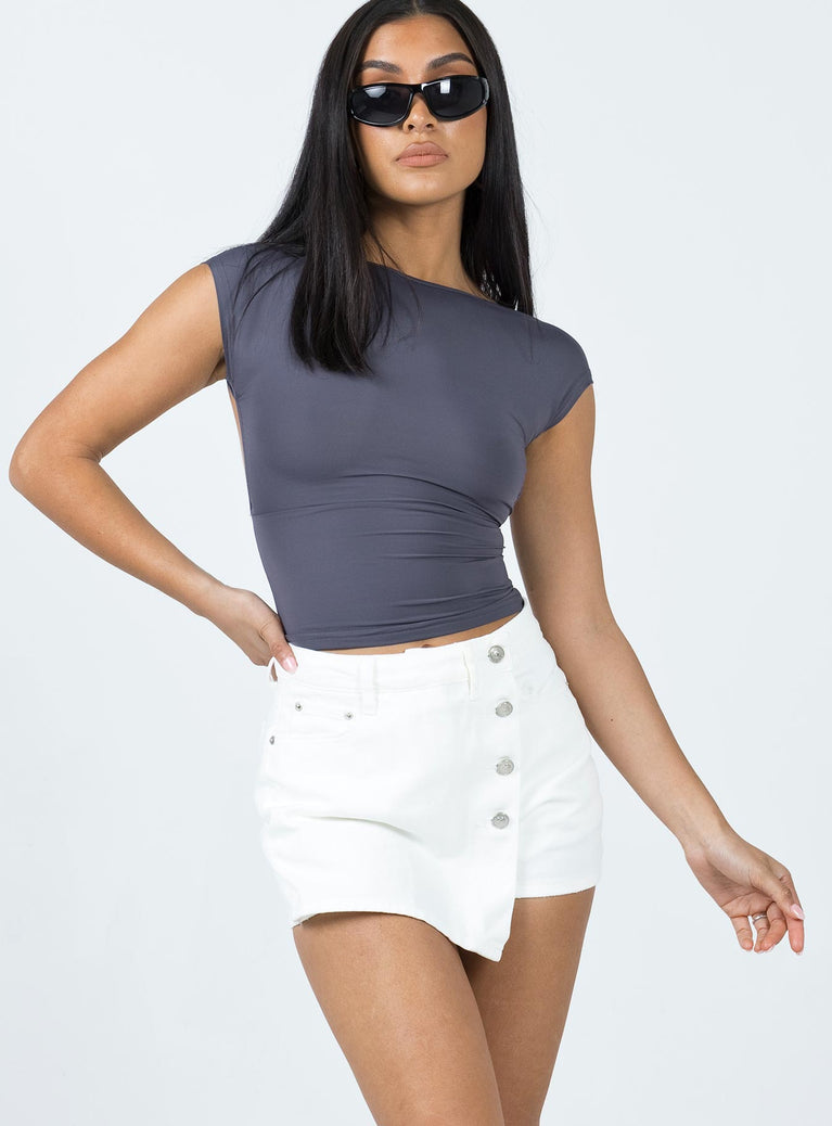 Denim skort Belt loop waist Zip & four button fastening Classic five-pocket design Skort style