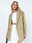 Oversized blazer Single-button fastening Long pointed collar Twin front pockets Single chest pocket Padded shoulders