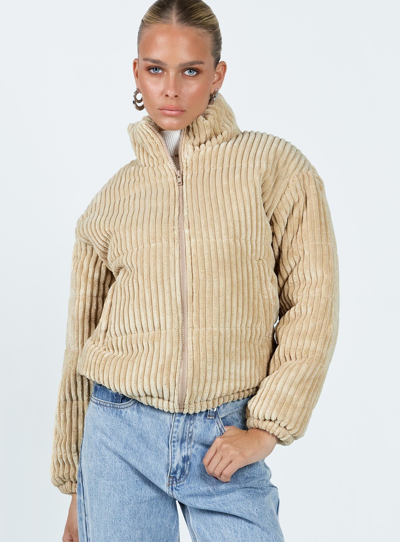 Puffer jacket Cord material Zip fastening at front Twin hip pockets Elasticated band at waist & cuffs Non-stretch Fully lined 