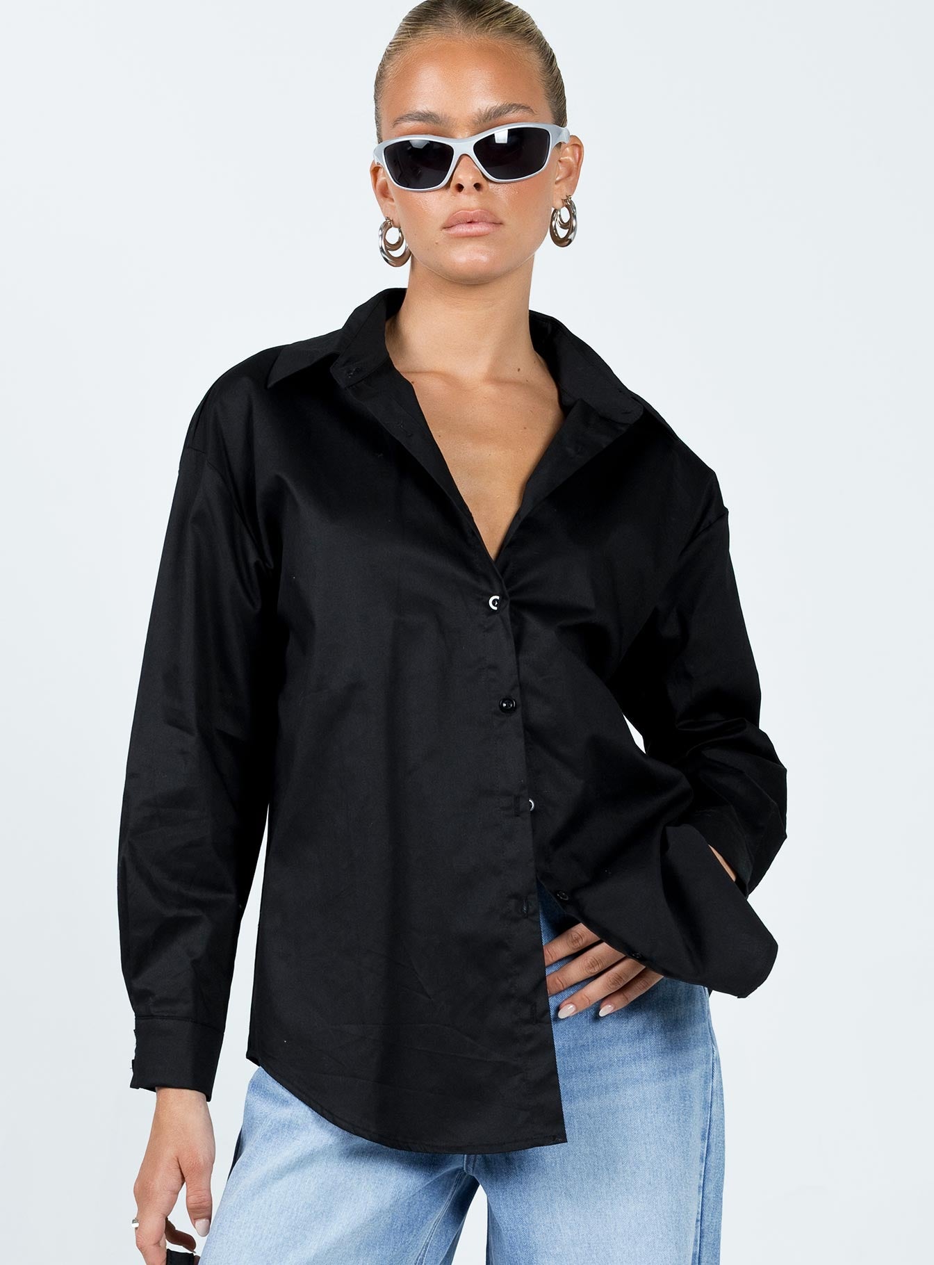 Front view of model wearing  front Princess Polly Full Sleeves V-Neck  Hexon Shirt Black