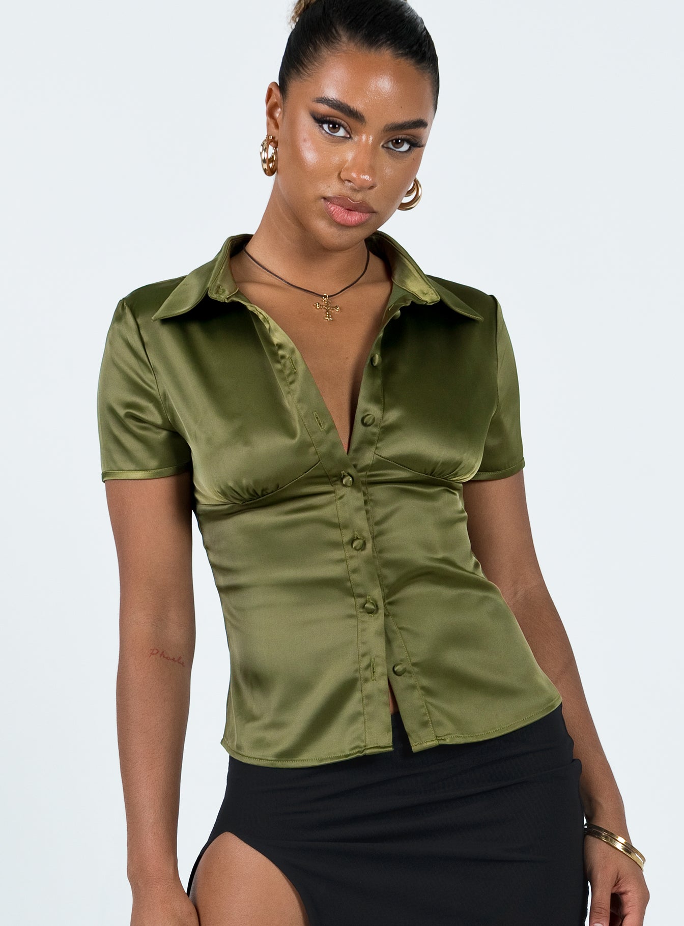 Front view of model wearing  front Princess Polly Short Sleeves Square Neck  Bessie Top Khaki