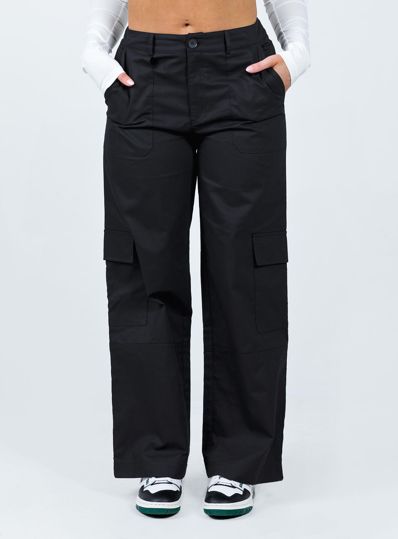 Luna mid rise cargo pants black