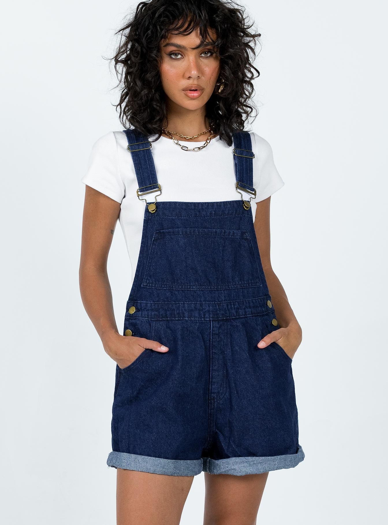 Overalls Dark wash denim Adjustable shoulder strap  Large chest pocket  Four classic pockets  Button fastening at hips  Fixed rolled hem  Non-stretch