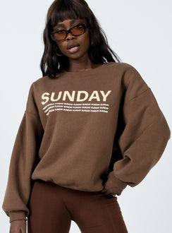 Oversized sweatshirt Print on front Crew neckline Relaxed sleeves Drop shoulder Soft fleece lining