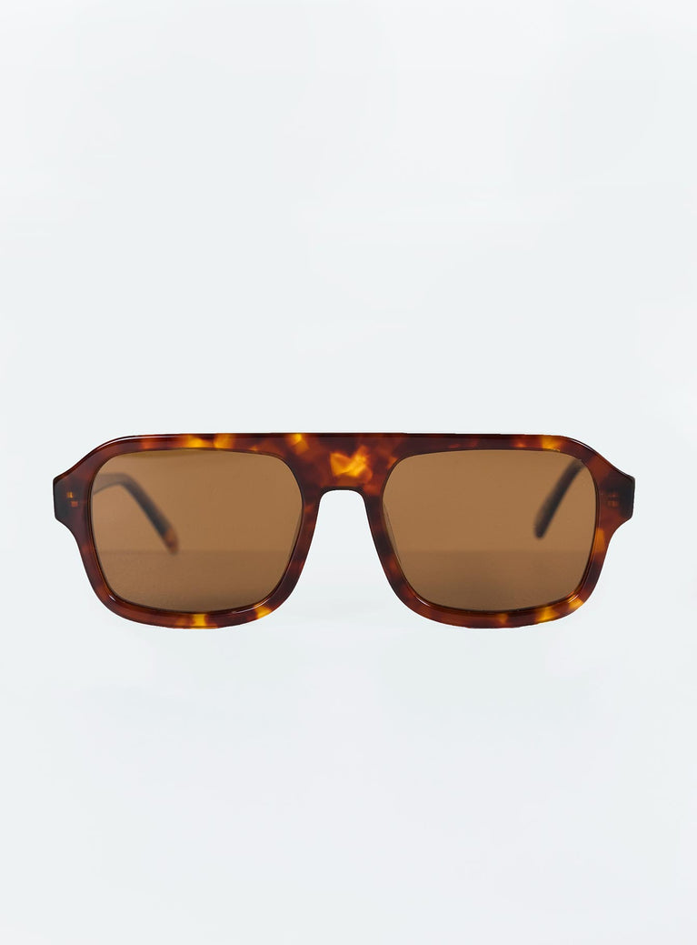 Sunglasses Plastic frame Moulded nose bridge Brown tinted lenses