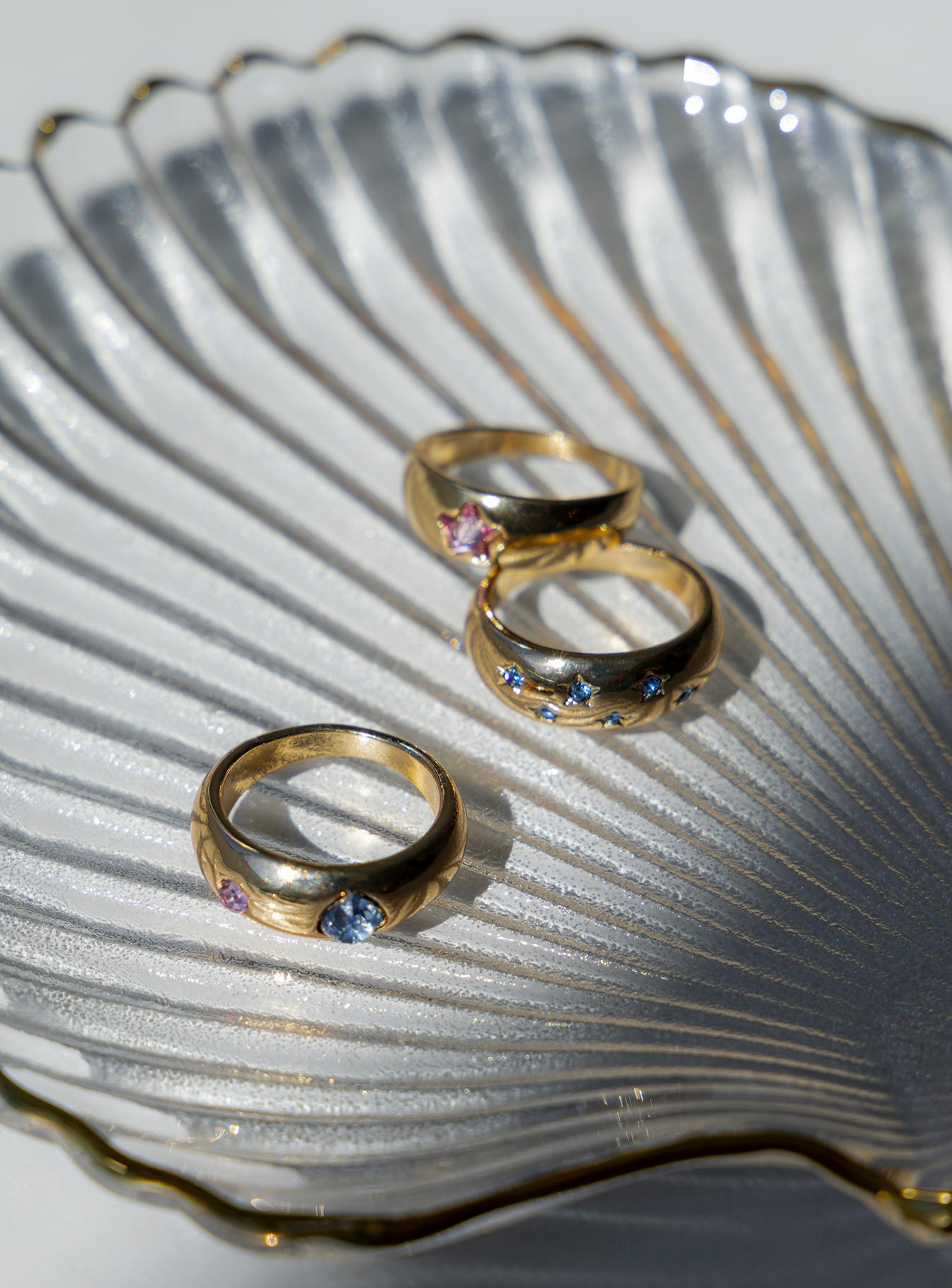 Ring pack 90% recycled zinc 10% glass Pack of six  Gold-toned  Diamante details 