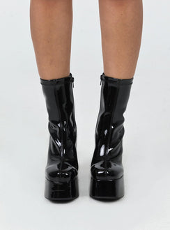 Platform boots Faux patent leather material Zip fastening at side Block heel Rounded toe Padded insole 