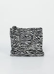 Bag  80% polyester 20% cotton Zebra print  Twin handles External & internal pockets Flat base  Magnetic button fastening 