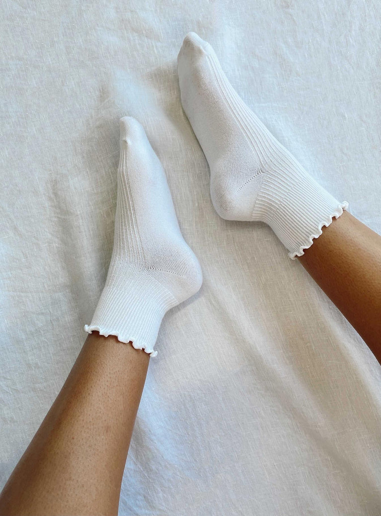 White Pointelle Heart Ruffle Ankle Socks