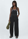 Overalls Contrast stitching Adjustable shoulder straps  Large chest pocket  Button fastening at hips  Four classic pockets  Wide leg 