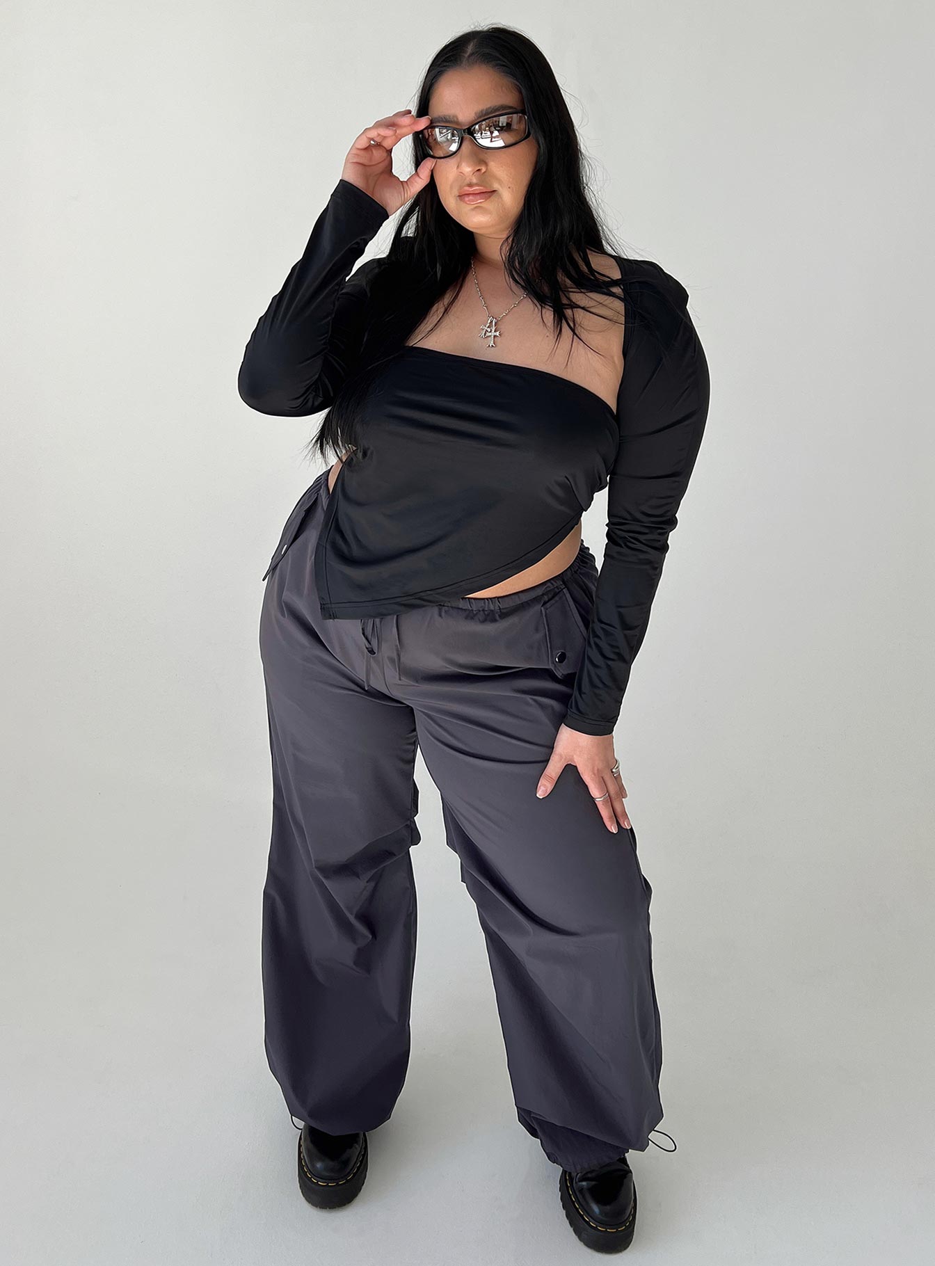 Front view of model wearing  front Princess Polly  Snow Parachute Pants Slate Curve