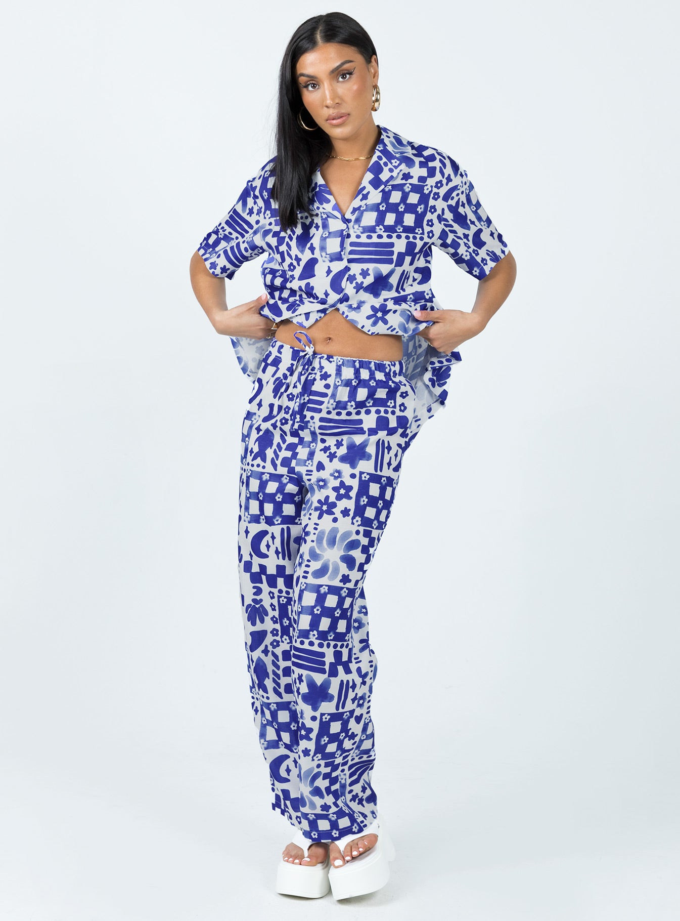 Matching set Graphic print Button up shirt Short sleeves Classic collar Button fastening at front Wide leg pant Elasticated waistband with drawstring