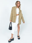 Oversized blazer Single-button fastening Long pointed collar Twin front pockets Single chest pocket Padded shoulders