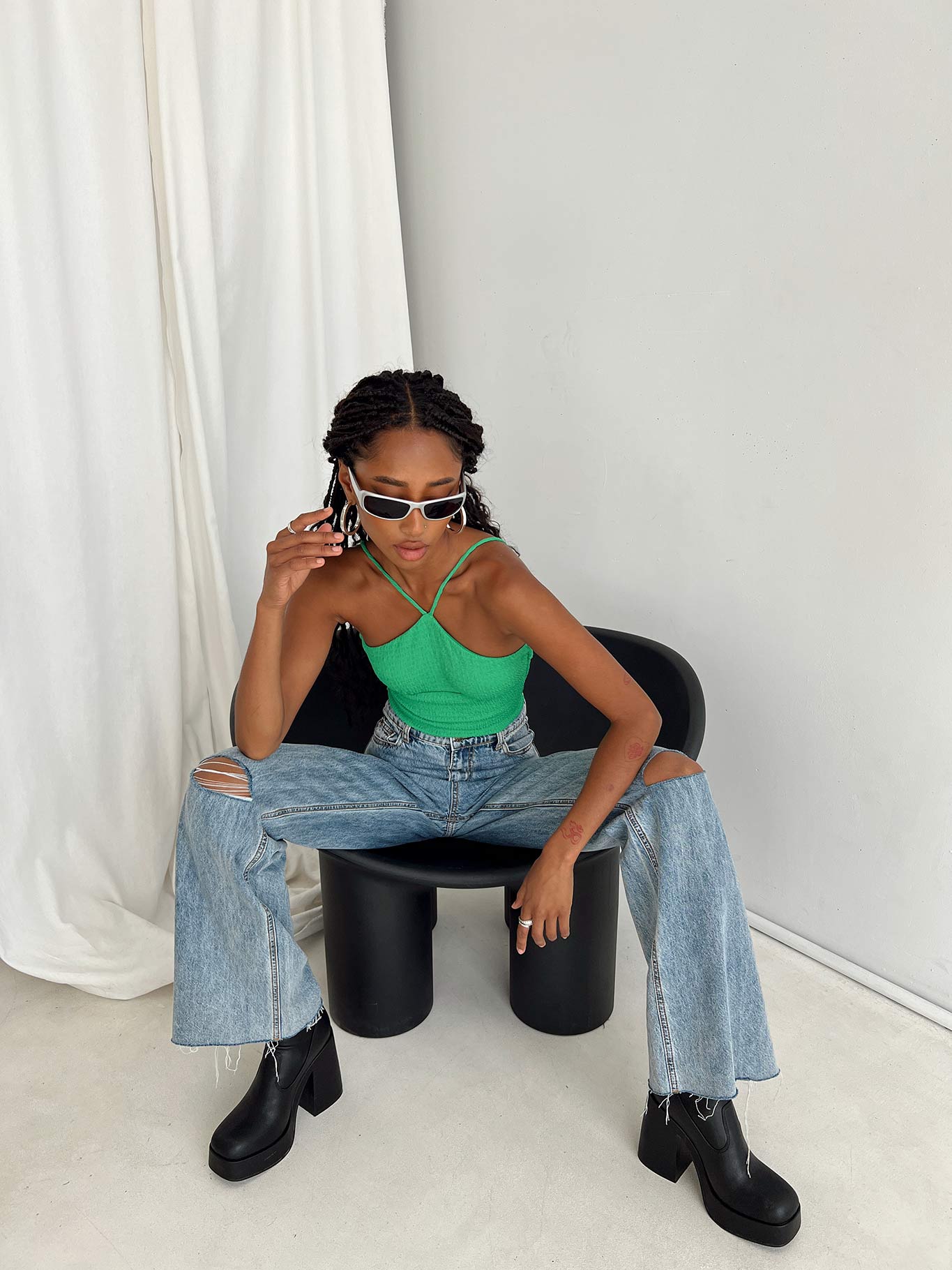 Front view of model wearing  front Princess Polly High Waisted  True Romance Jean Duke Blue